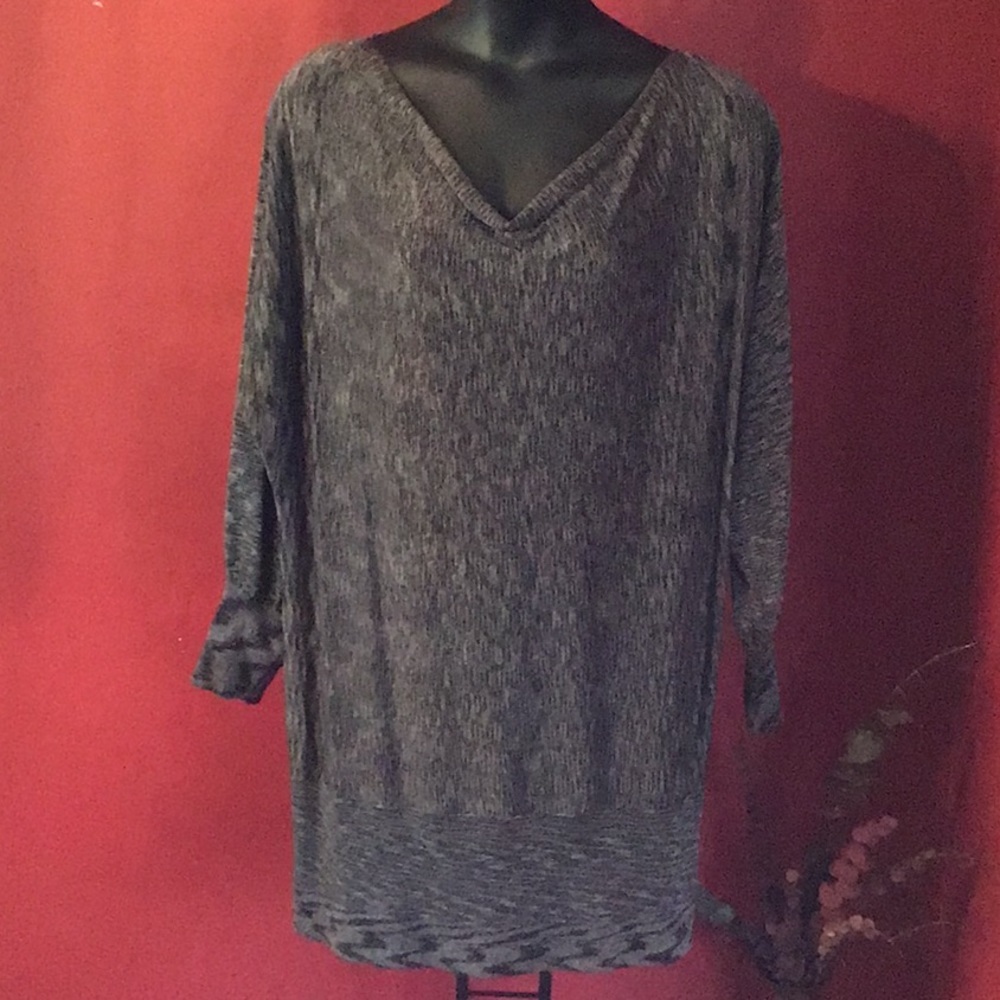 INC WOMAN METALLIC TOP SIZE 1X
